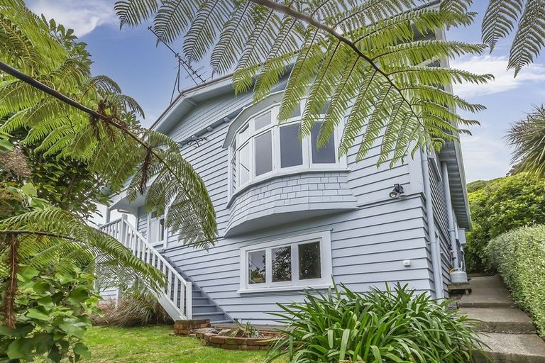 Photo of property in 17 Houghton Bay Road, Houghton Bay, Wellington, 6023