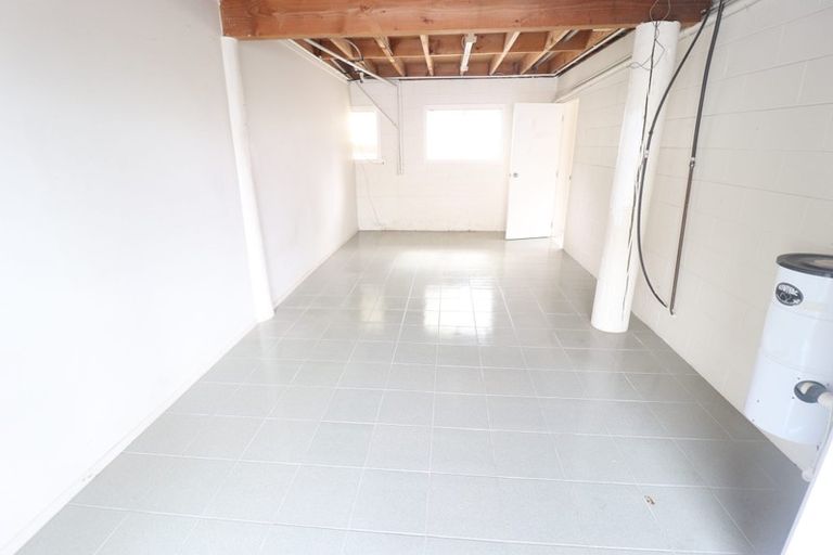 Photo of property in 142 Mokoia Road, Chatswood, Auckland, 0626