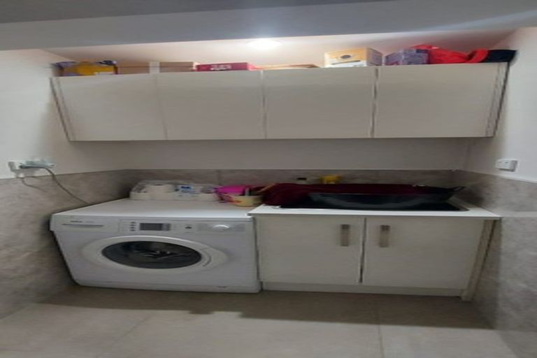 Photo of property in 20c Kohekohe Street, New Lynn, Auckland, 0600