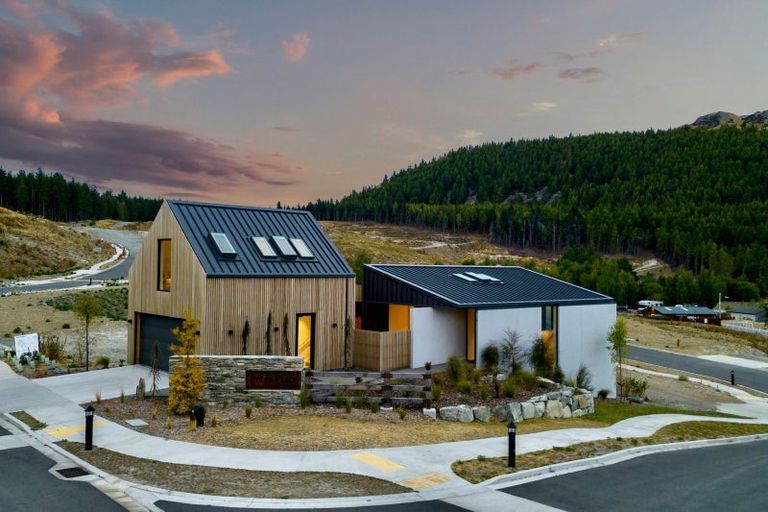 Photo of property in 18 Station Bay Rise, Lake Tekapo, 7999