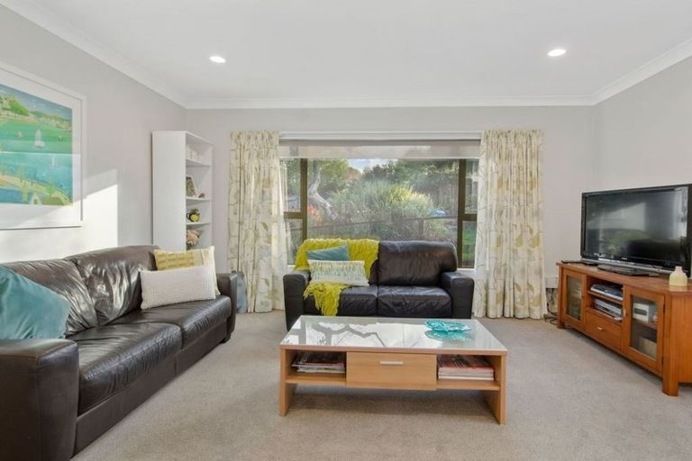 Photo of property in 2/14 Spencer Road, Pinehill, Auckland, 0632