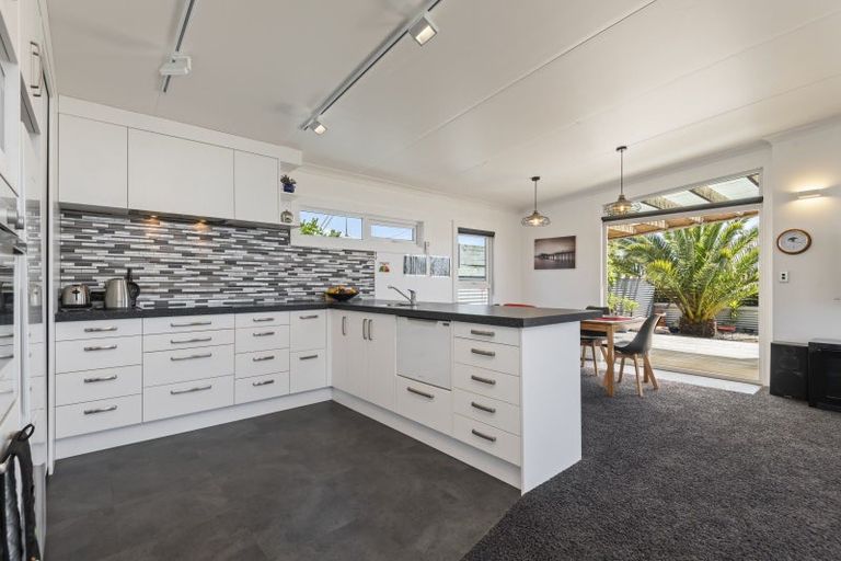 Photo of property in 41 Punga Street, Tangimoana, 4822