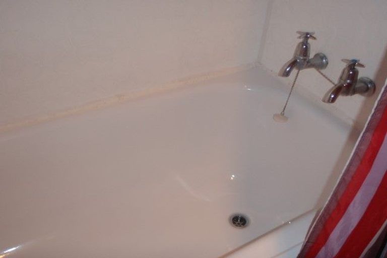 Photo of property in 11 Virgil Place, Northcote, Christchurch, 8052