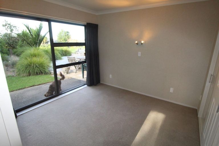 Photo of property in 65 Rhinevale Close, Henderson, Auckland, 0612