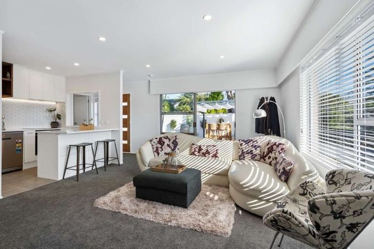 Photo of property in 1/9 Paruru Avenue, Northcote, Auckland, 0627