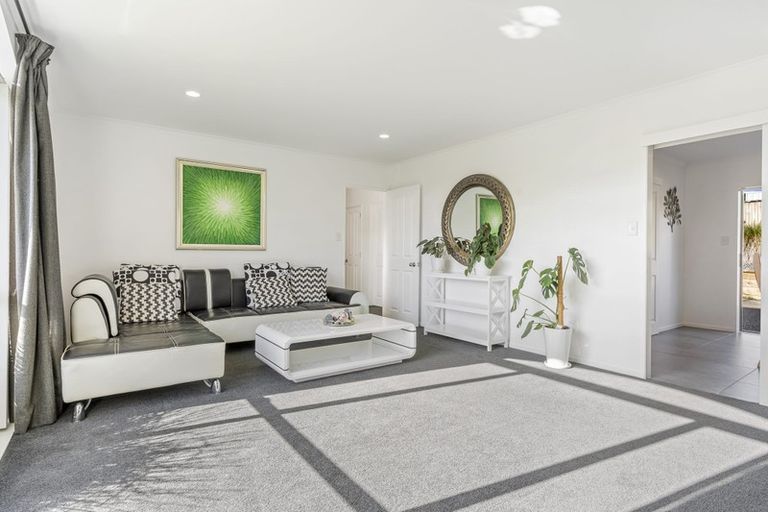 Photo of property in 24 Chelmsley Avenue, Henderson, Auckland, 0612