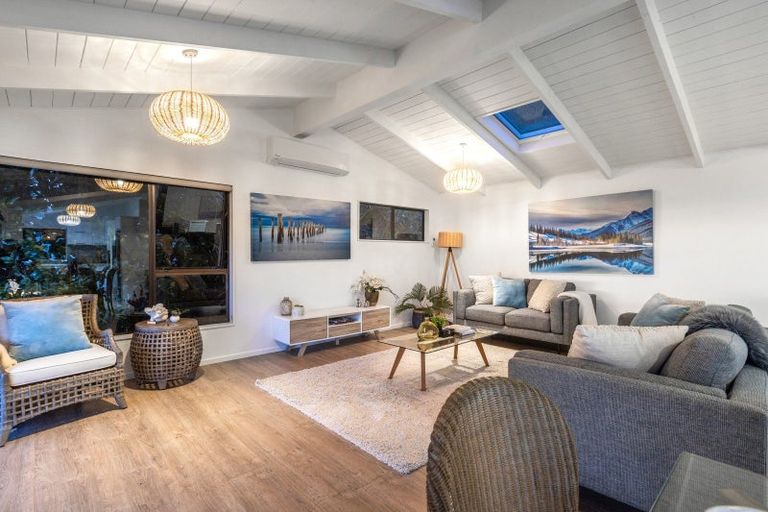 Photo of property in 22 Pendrell Road, Piha, New Lynn, 0772