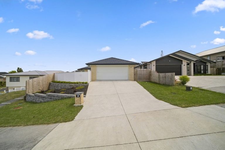 Photo of property in 12 Regis Park Drive, Pukekohe, 2120