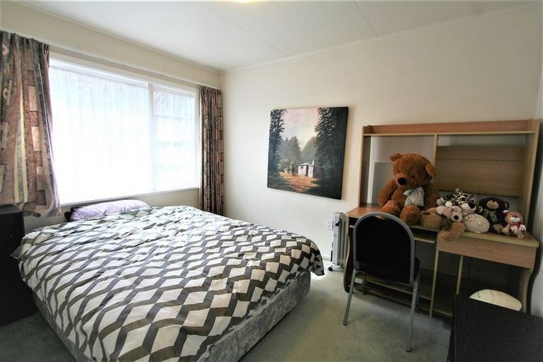 Photo of property in 66 Stewart Drive, Newlands, Wellington, 6037