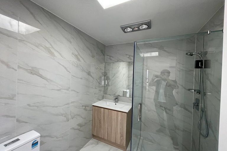 Photo of property in 8/101 Hobsonville Road, West Harbour, Auckland, 0618