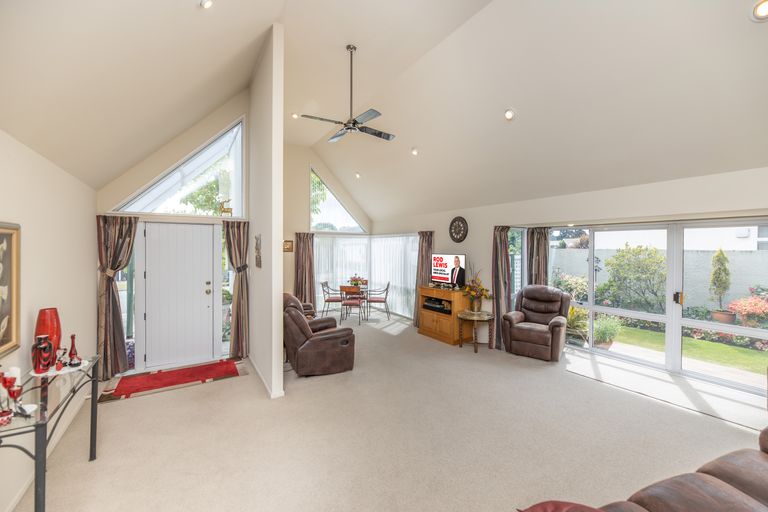 Photo of property in 46 Westgrove Avenue, Avonhead, Christchurch, 8042