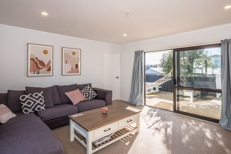 Photo of property in 27 Titoki Road, Waikanae Beach, Waikanae, 5036