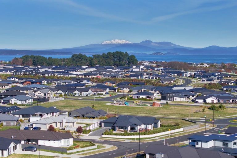 Photo of property in 13 Tuhua Close, Wharewaka, Taupo, 3330