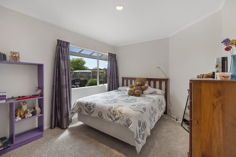 Photo of property in 17d Kinross Drive, Merrilands, New Plymouth, 4312