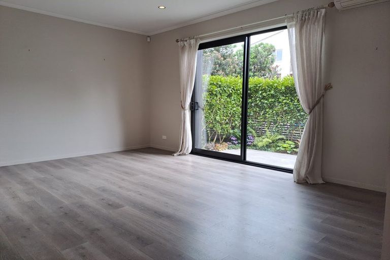 Photo of property in 7 Glidepath Road, Hobsonville, Auckland, 0616