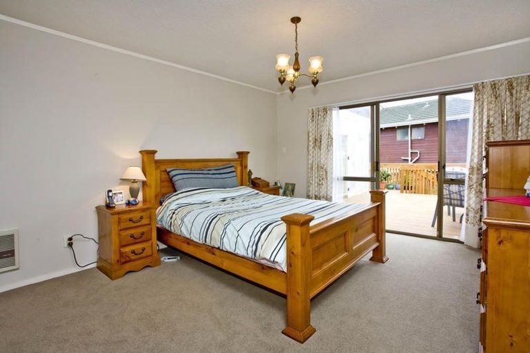 Photo of property in 23 Kennedy Avenue, Forrest Hill, Auckland, 0620