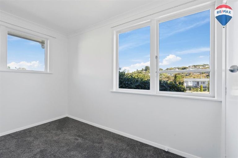 Photo of property in 43 Stewart Drive, Newlands, Wellington, 6037