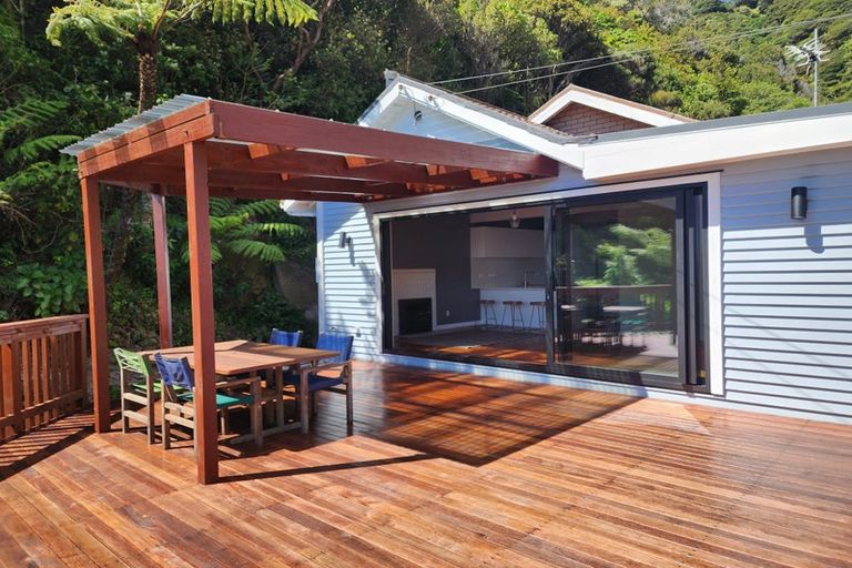 Photo of property in 43 Rona Street, Eastbourne, Lower Hutt, 5013