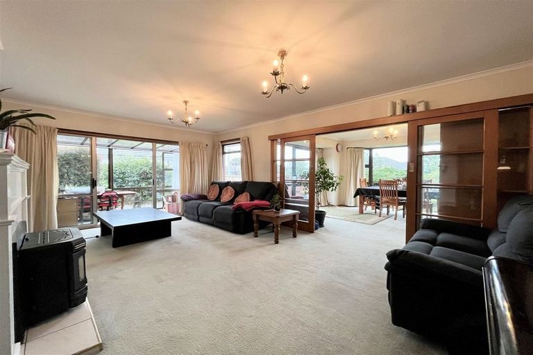 Photo of property in 15 Sevenoaks Drive, Bryndwr, Christchurch, 8053