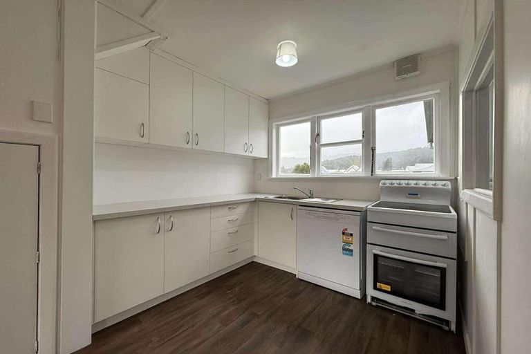 Photo of property in 7 Wainhouse Street, Stokes Valley, Lower Hutt, 5019