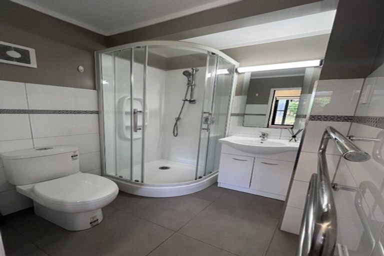 Photo of property in 16 Kerlin Crescent, West Harbour, Auckland, 0618