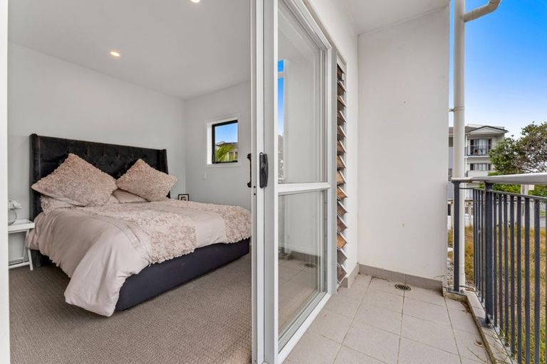 Photo of property in 1c/60 Masons Road, Oteha, Auckland, 0632