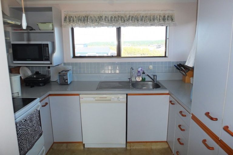 Photo of property in 39 Shortt Street, Foxton Beach, Foxton, 4815