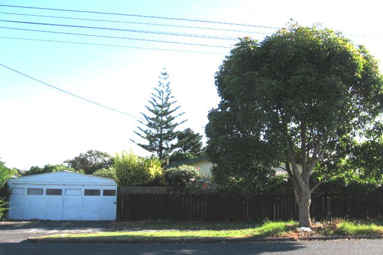 Photo of property in 1/7 Craigbank Avenue, New Lynn, Auckland, 0600