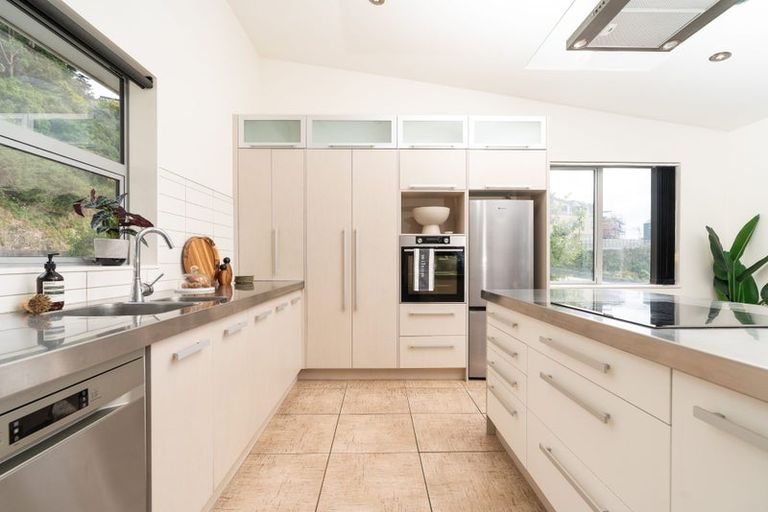 Photo of property in 58 Tiketike Way, Brooklyn, Wellington, 6021