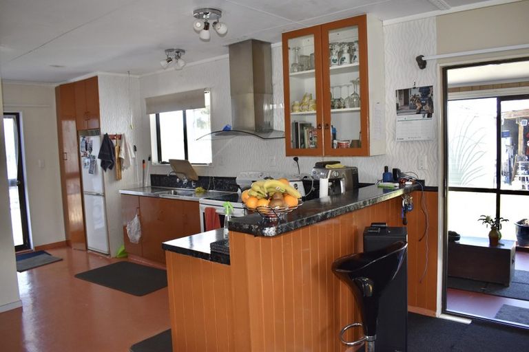 Photo of property in 4 Mavis Avenue, Waikawa Beach, Levin, 5573