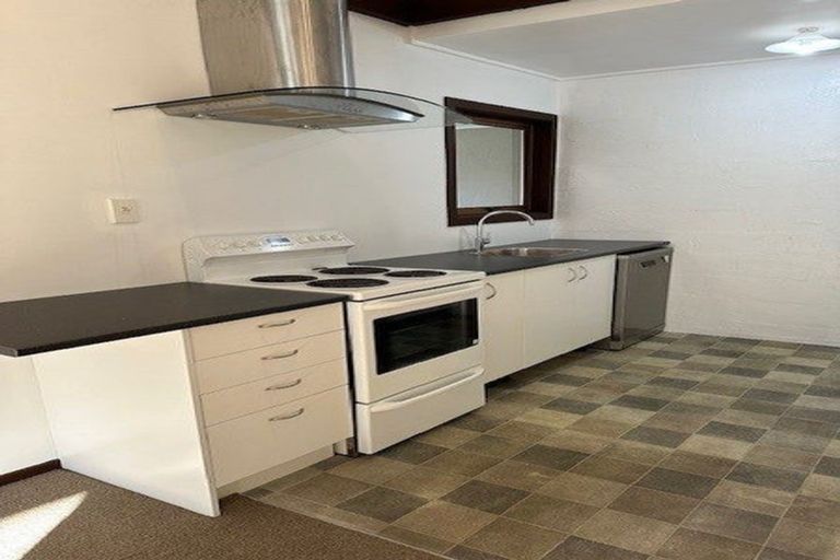 Photo of property in 70 Nimmo Avenue East, Waikanae, 5036