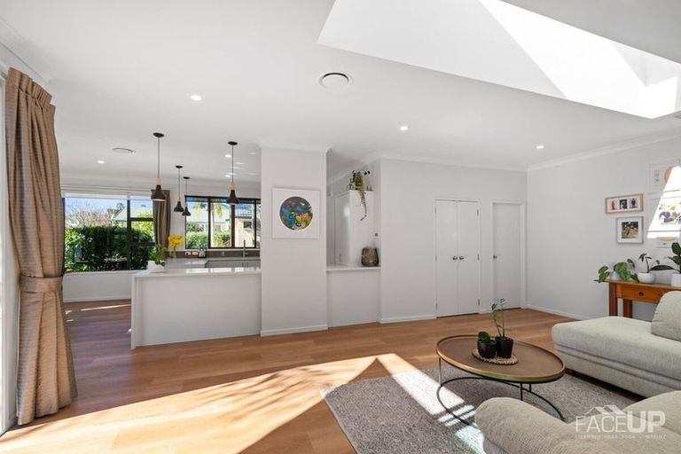 Photo of property in 13 Hobie Court, West Harbour, Auckland, 0618