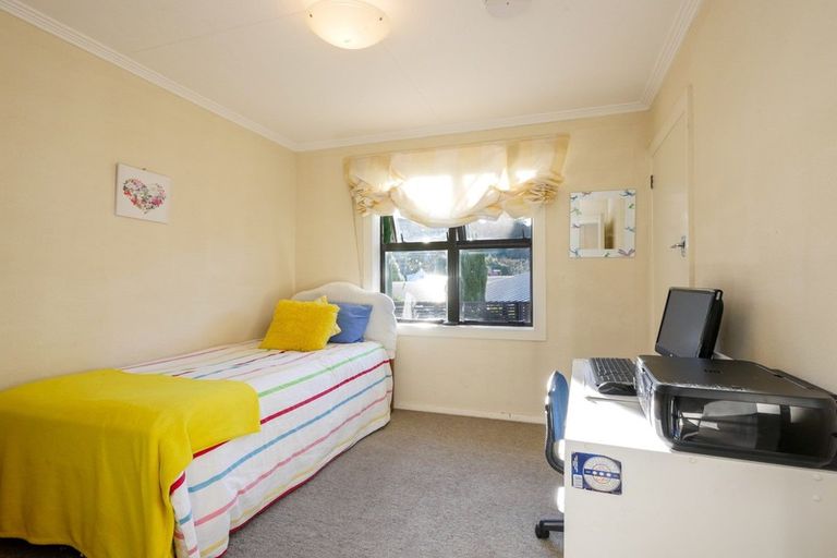 Photo of property in 17 Colquhoun Street, Glenross, Dunedin, 9011