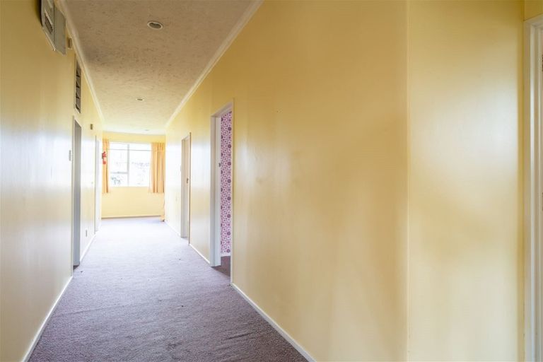 Photo of property in 60 Timaru Road, Waimate, 7924