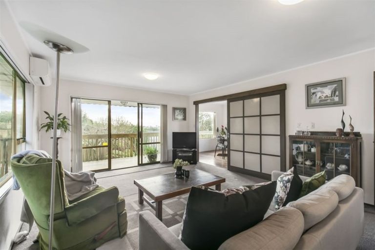Photo of property in 603 Glenfield Road, Totara Vale, Auckland, 0629