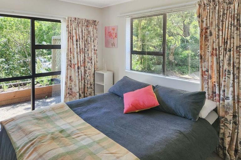 Photo of property in 42 Thatcher Crescent, Crofton Downs, Wellington, 6035