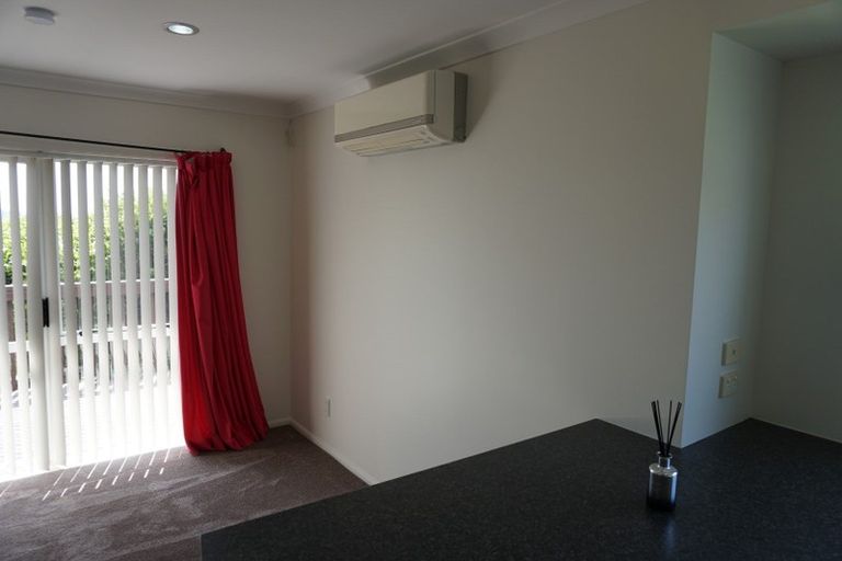 Photo of property in 4 Comber Place, Johnsonville, Wellington, 6037