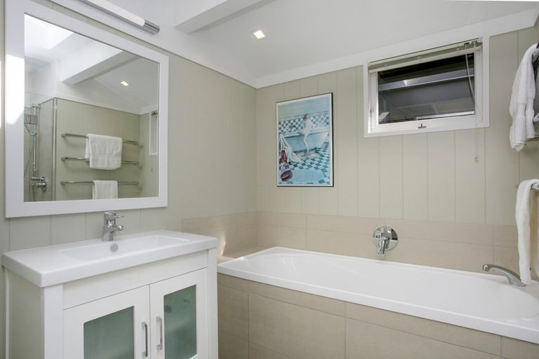 Photo of property in 43 Mapara Road, Acacia Bay, Taupo, 3385
