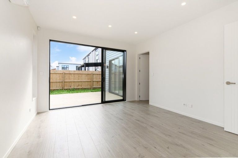 Photo of property in 17 Coast Garden Drive, Hobsonville, Auckland, 0616