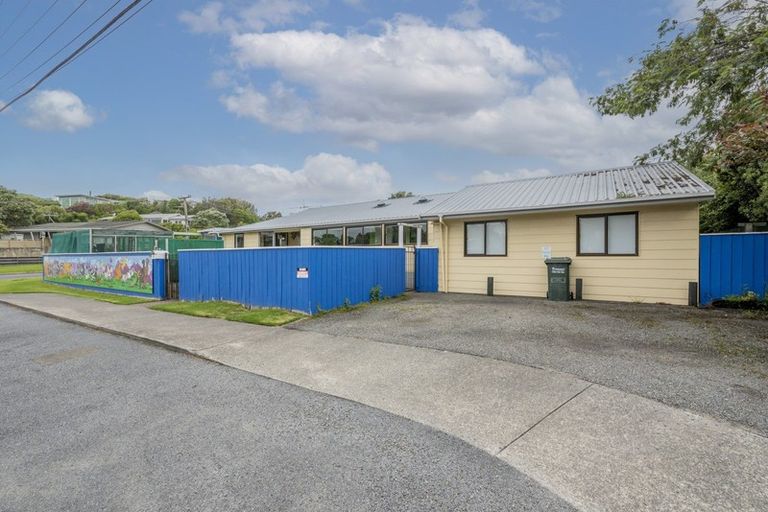 Photo of property in 2 Queens Road, Waikanae Beach, Waikanae, 5036