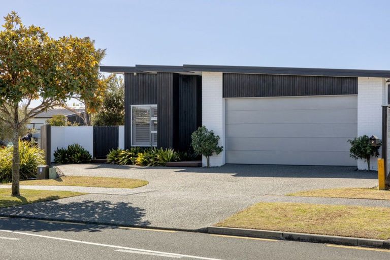 Photo of property in 2 Makura Drive, Papamoa Beach, Papamoa, 3118