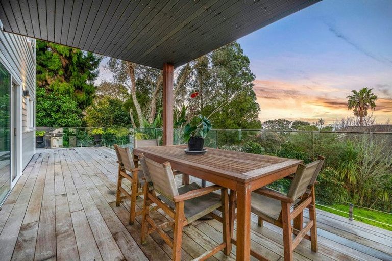 Photo of property in 4/92 Churchill Road, Murrays Bay, Auckland, 0630
