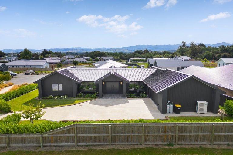 Photo of property in 24 Coralie Place, Lansdowne, Masterton, 5810