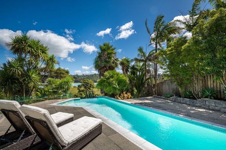 Photo of property in 29 Schopolo Place, Schnapper Rock, Auckland, 0632