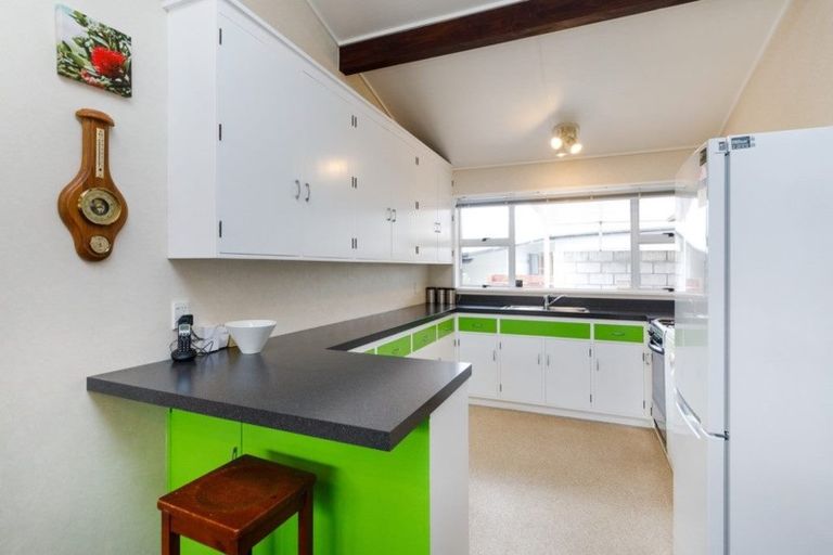 Photo of property in 20 Westhaven Grove, Takaro, Palmerston North, 4412