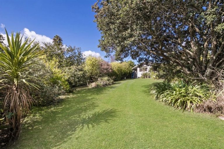 Photo of property in 1 Archlynn Road, Kelston, Auckland, 0602