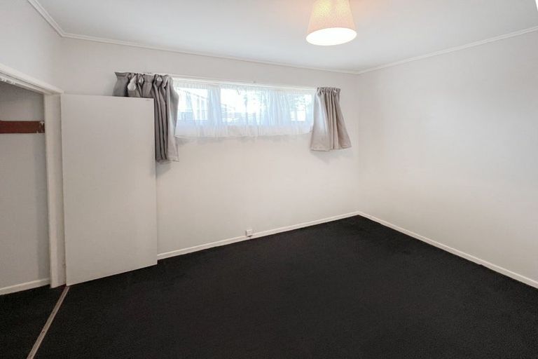 Photo of property in 20 Thornlow Street, Glendene, Auckland, 0602