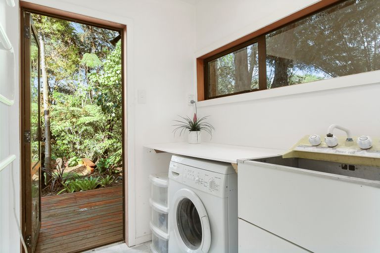 Photo of property in 1048 Scenic Drive North, Swanson, Auckland, 0816