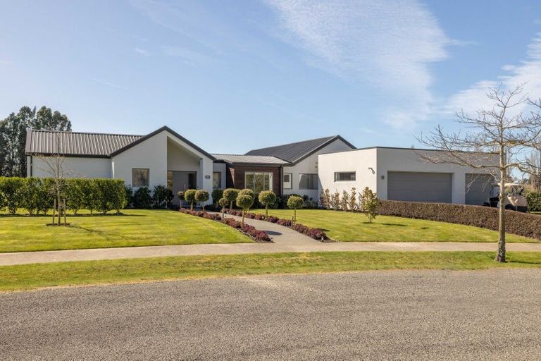 Photo of property in 52 Mapleham Drive, Pegasus, 7612