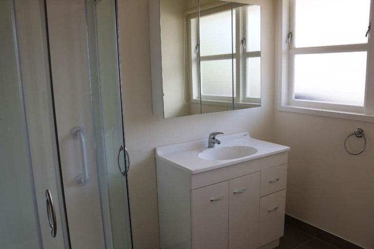 Photo of property in 2/53 Ludlam Crescent, Woburn, Lower Hutt, 5010